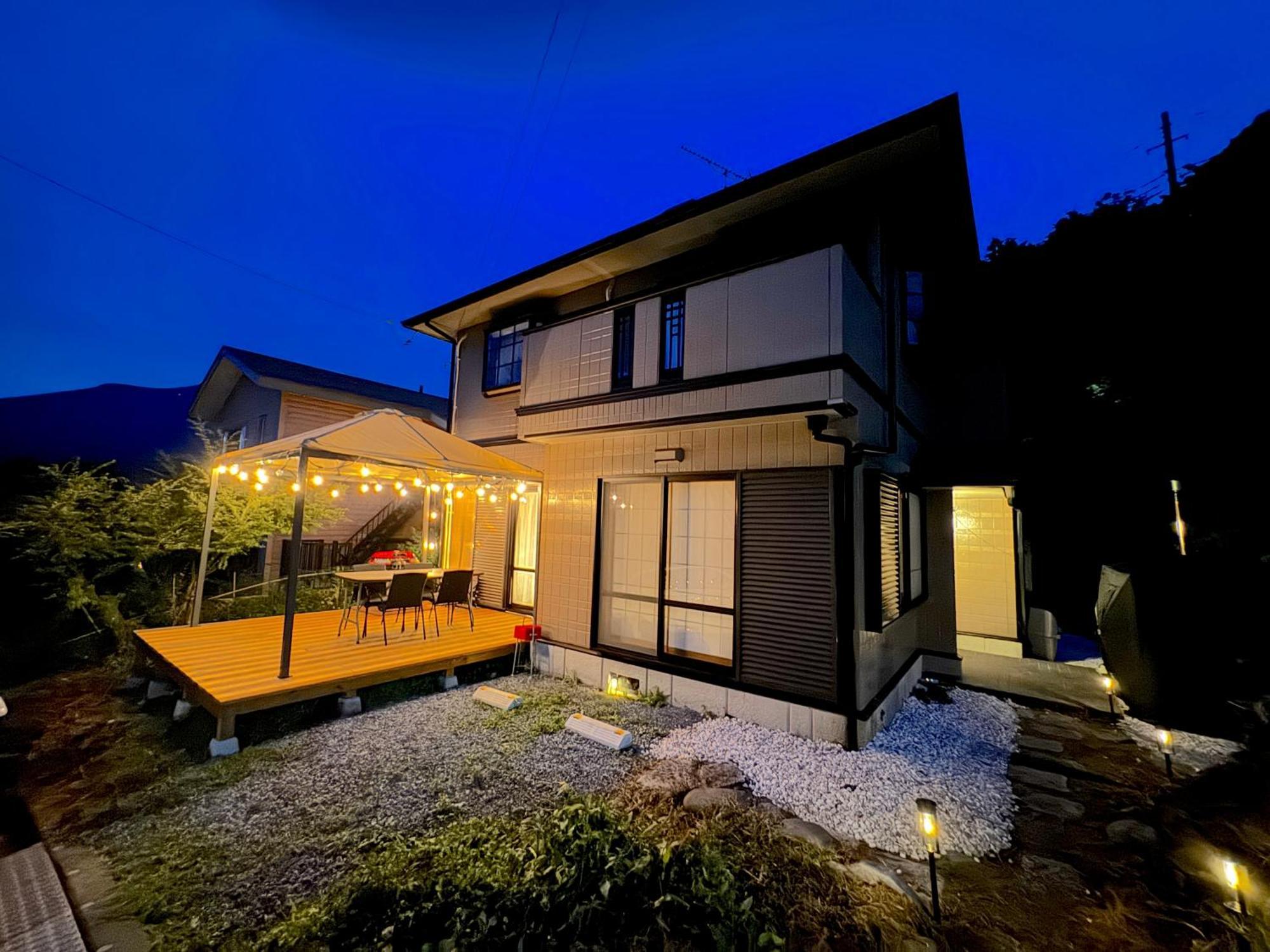 别墅 New Open Bbq ウッドデッキ テントサウナ 最大13名宿泊可能 山中湖村